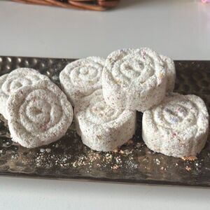 handcrafted hydrating premium bath bombs Love Spell bath bombs / foot soak